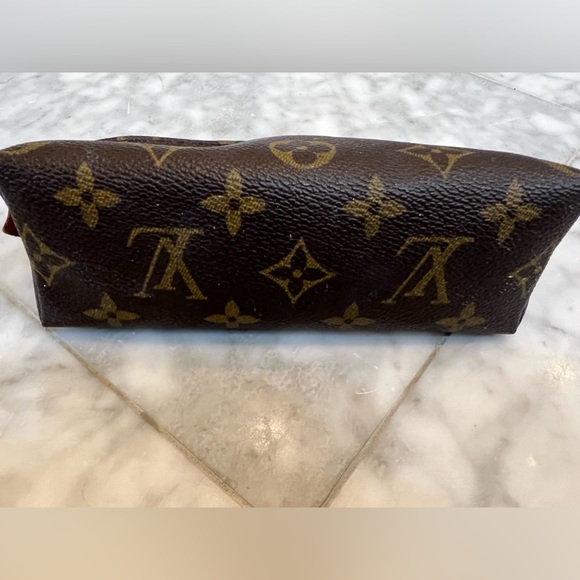 Authentic Louis Vuitton Monogram Canvas Compact Cosmetic Case - Picture 6 of 14